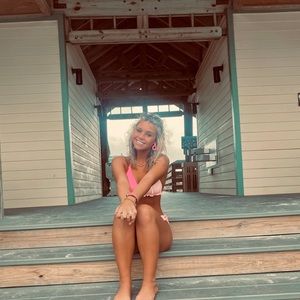 Meet your Posher, Cortney